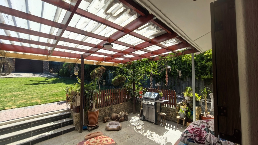 4 Bedroom Property for Sale in Old Place Western Cape